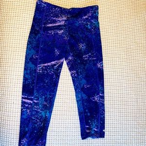 Champion woman’s athletic pants. Mid calf. Size Small